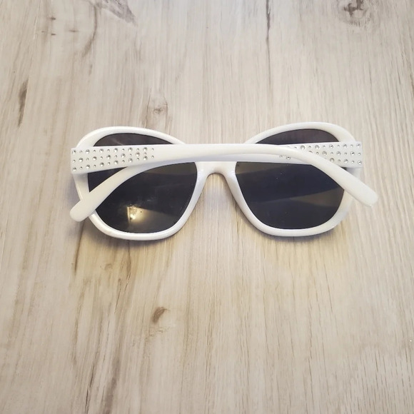 Girls Children's Place White Rhinestone Sunglasses - Ages 4 to 7 - Picture 2 of 6